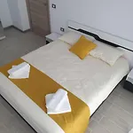 Deluxe Alezzi Pool & Hotell Năvodari