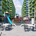 Deluxe Alezzi Pool &