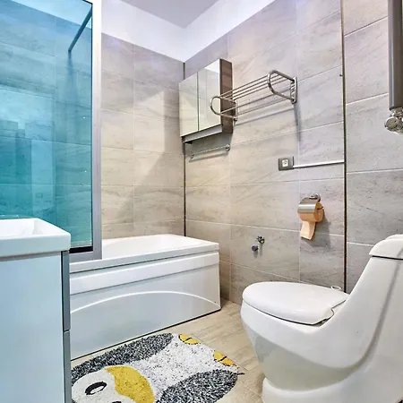 Deluxe By Alz ホテル