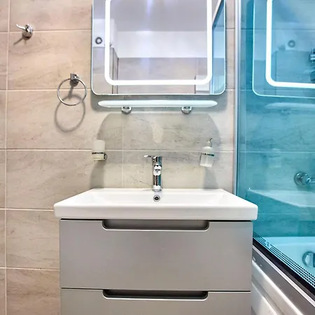 Deluxe By Alz ホテル 4*