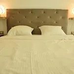 Deluxe Alezzi Pool & فندق 4*