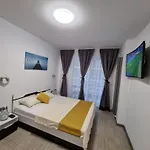 Deluxe Alezzi Pool &