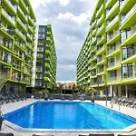 Deluxe Alezzi Pool & فندق