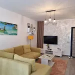Deluxe Alezzi Pool & 4*