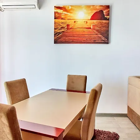 Deluxe By Alz 那沃达利