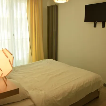 Szálloda Deluxe By Alz 4*