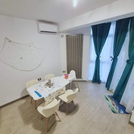 Deluxe Alezzi Pool & 4*