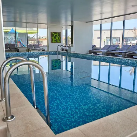 Deluxe Alezzi Pool & فندق