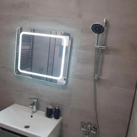 Deluxe Alezzi Pool & 4*
