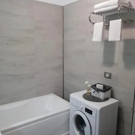 Deluxe Alezzi Pool & Hotel