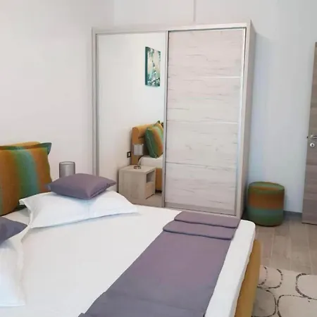 Deluxe Alezzi Pool & Hotel